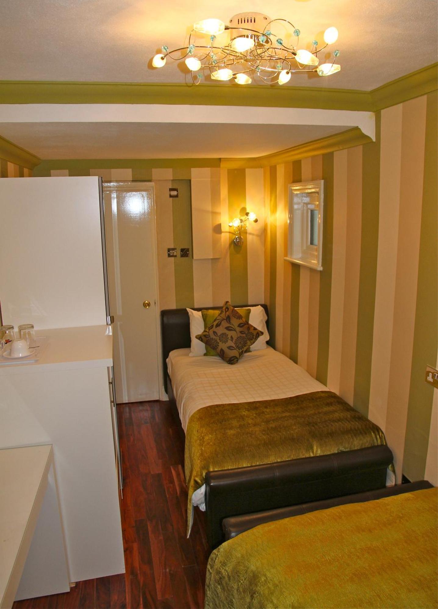 Crompton Guest House Hounslow Dış mekan fotoğraf
