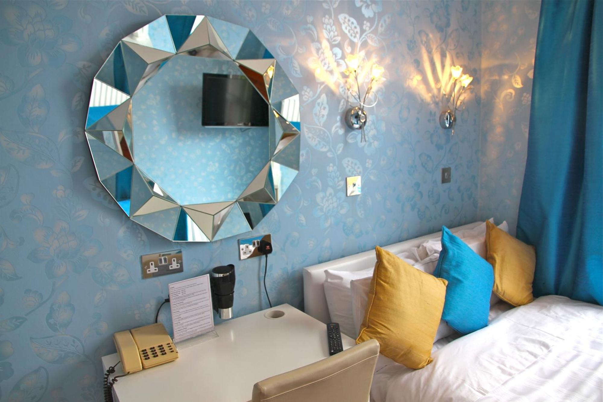 Crompton Guest House Hounslow Dış mekan fotoğraf