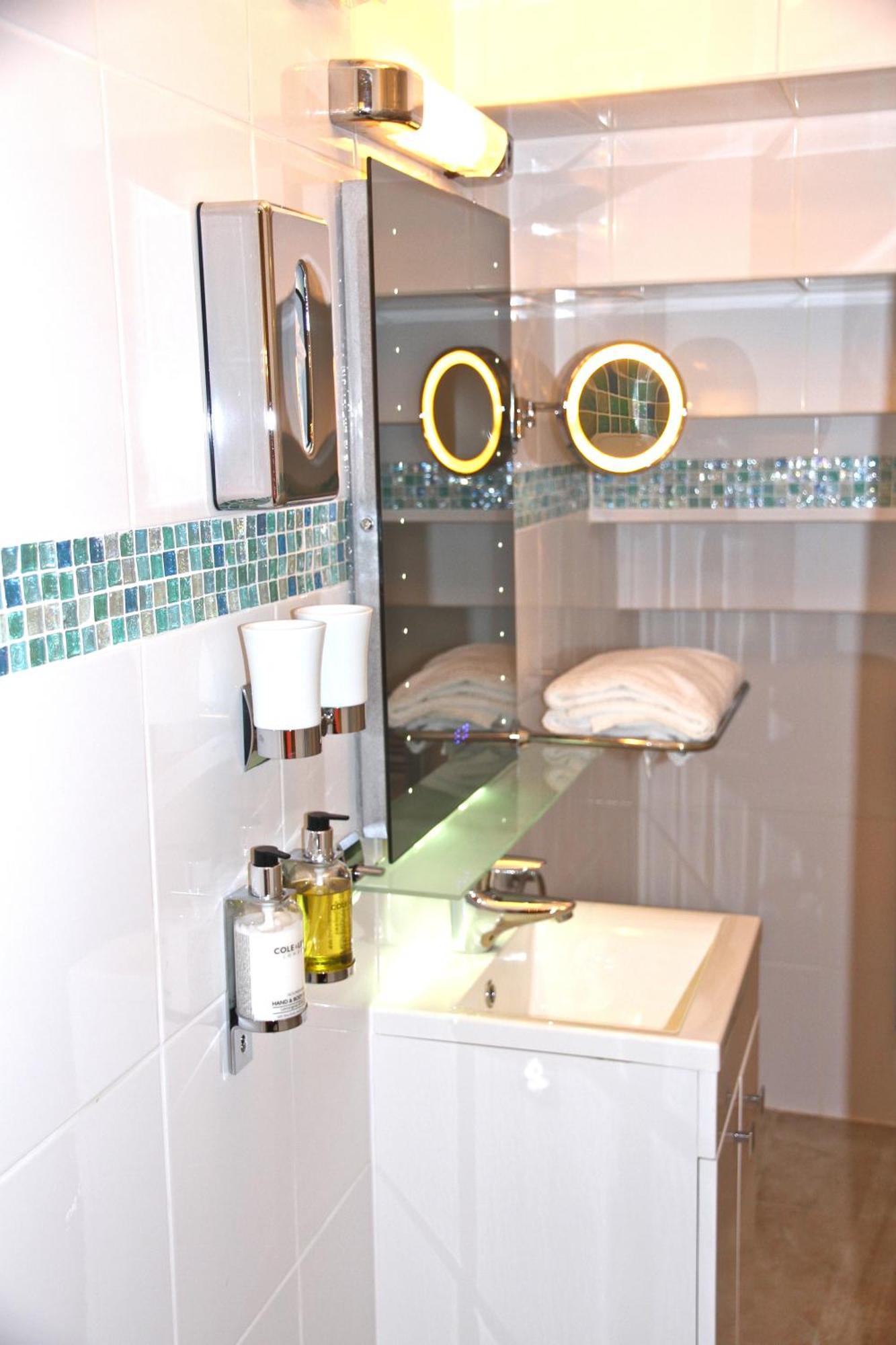 Crompton Guest House Hounslow Dış mekan fotoğraf