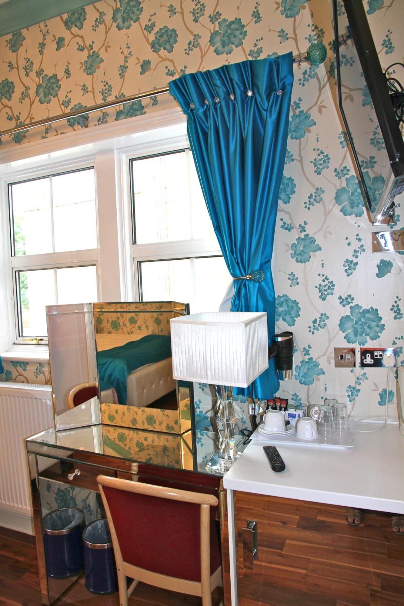 Crompton Guest House Hounslow Dış mekan fotoğraf