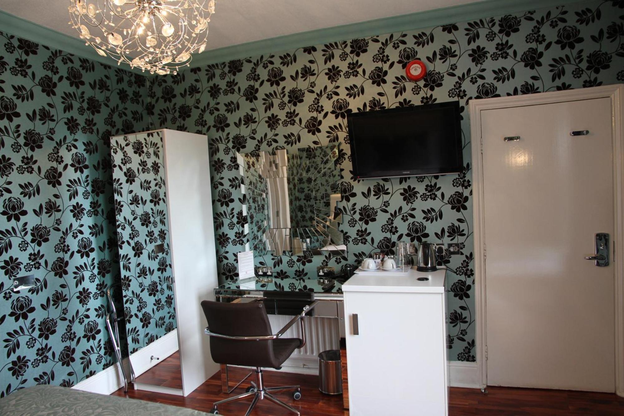 Crompton Guest House Hounslow Dış mekan fotoğraf