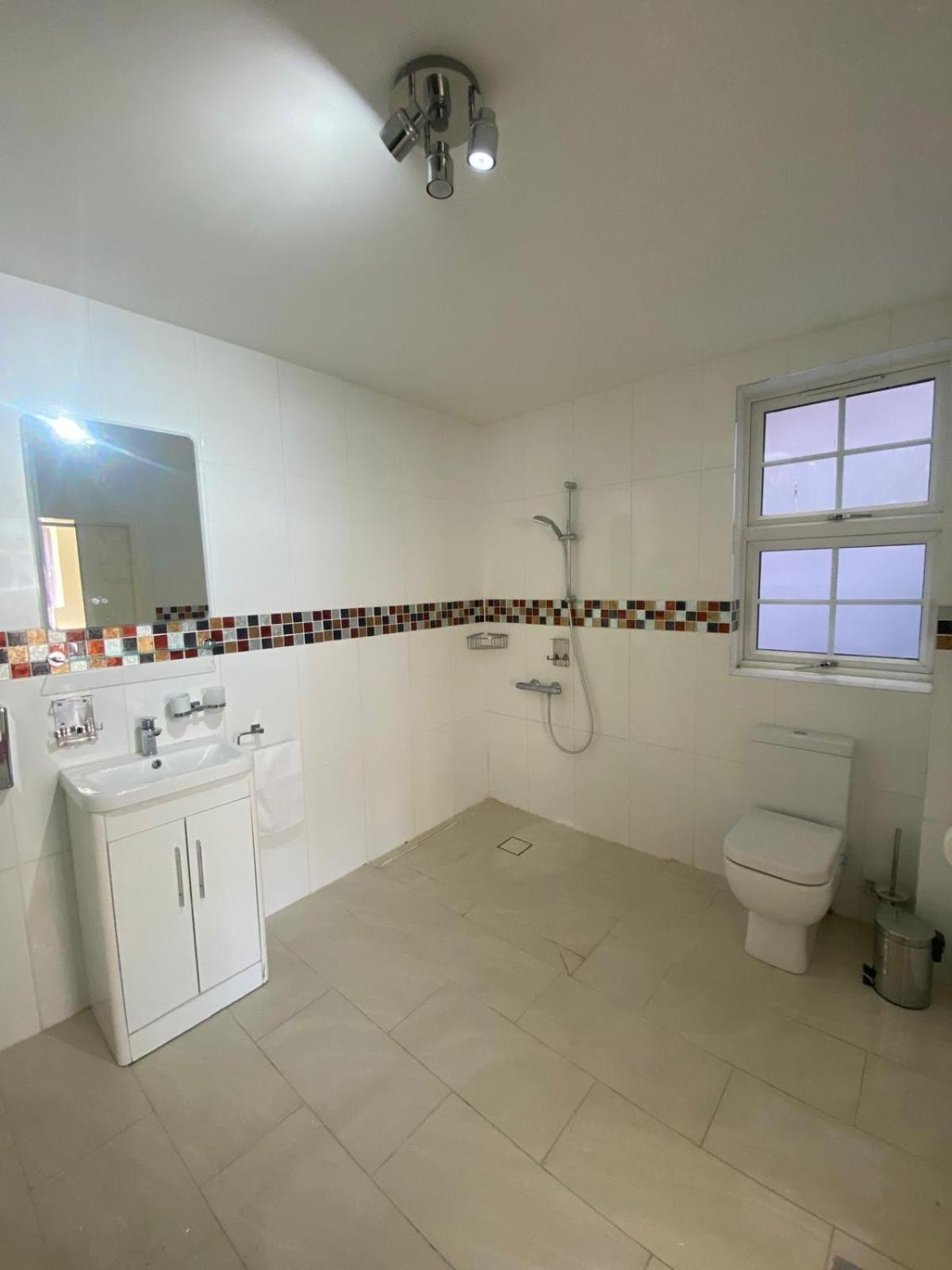 Crompton Guest House Hounslow Dış mekan fotoğraf
