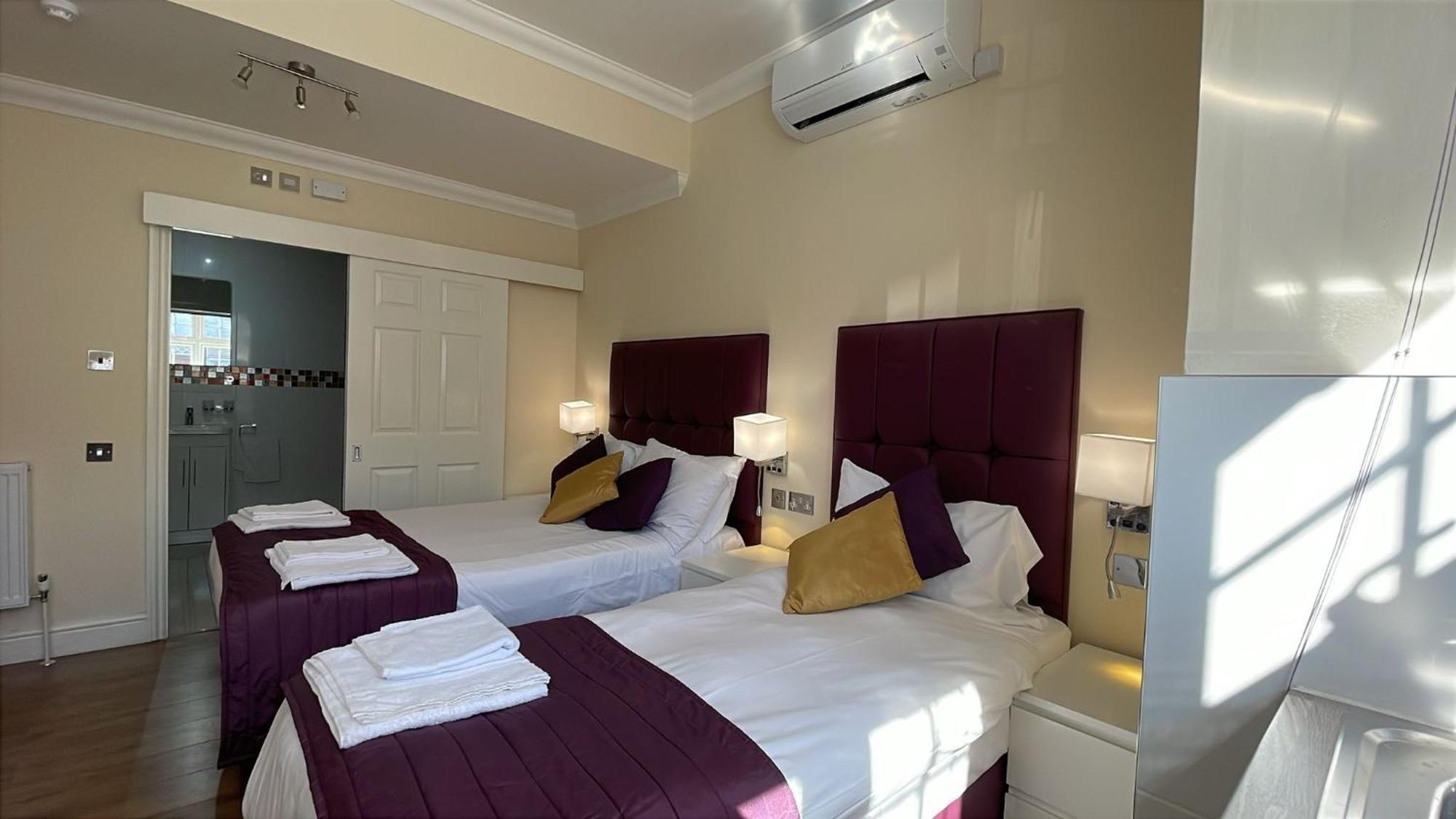 Crompton Guest House Hounslow Dış mekan fotoğraf