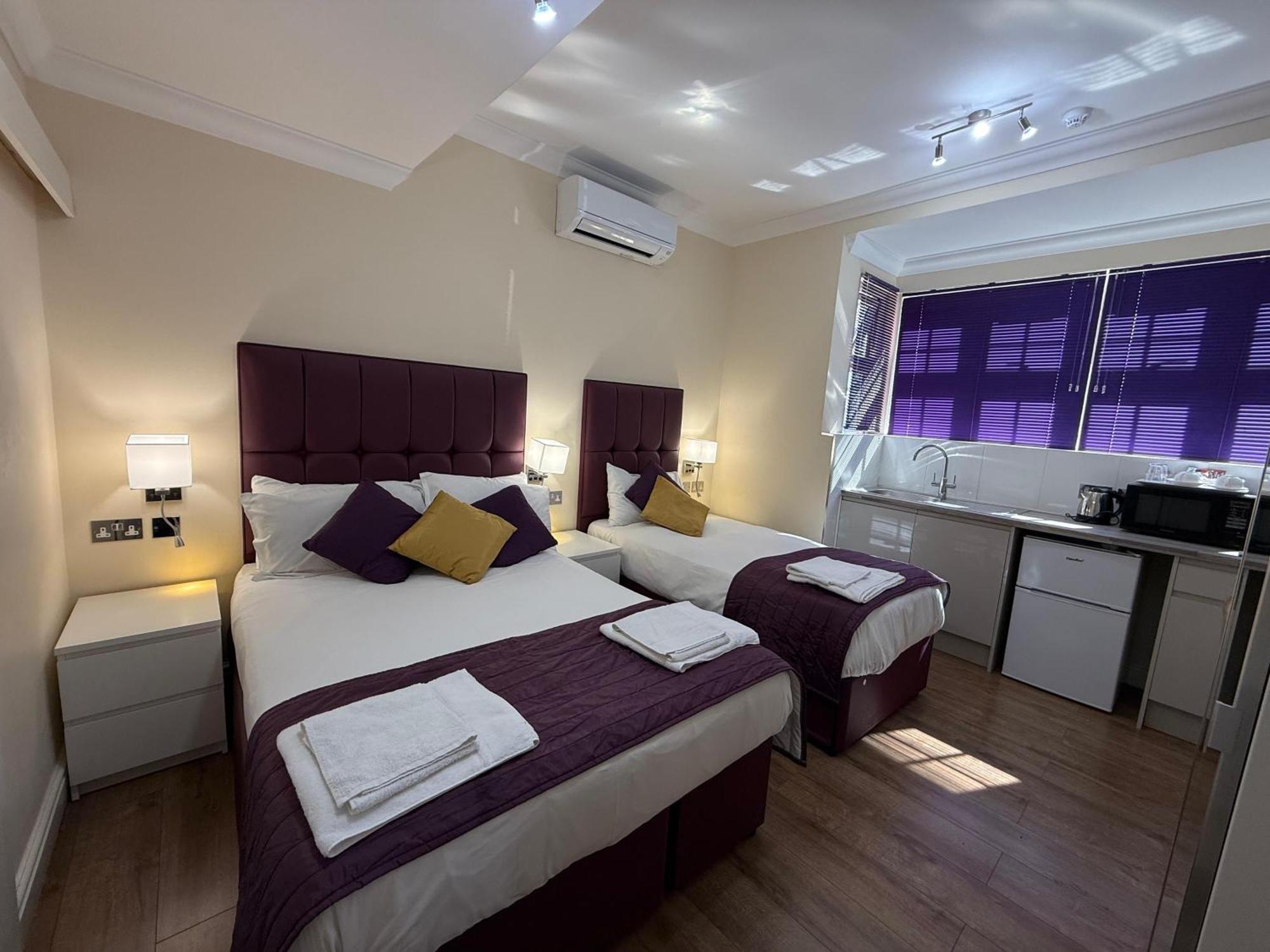 Crompton Guest House Hounslow Dış mekan fotoğraf
