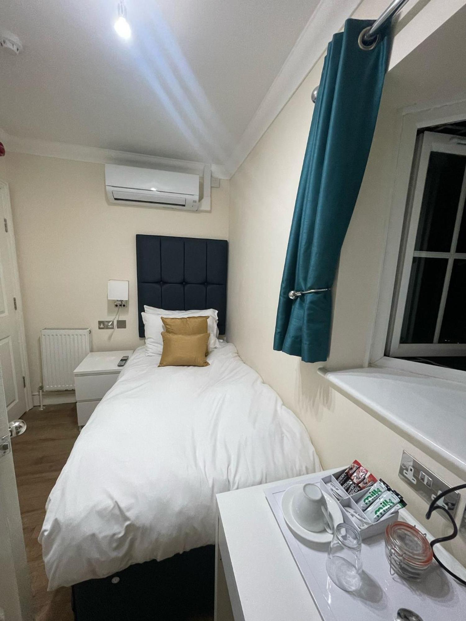 Crompton Guest House Hounslow Dış mekan fotoğraf