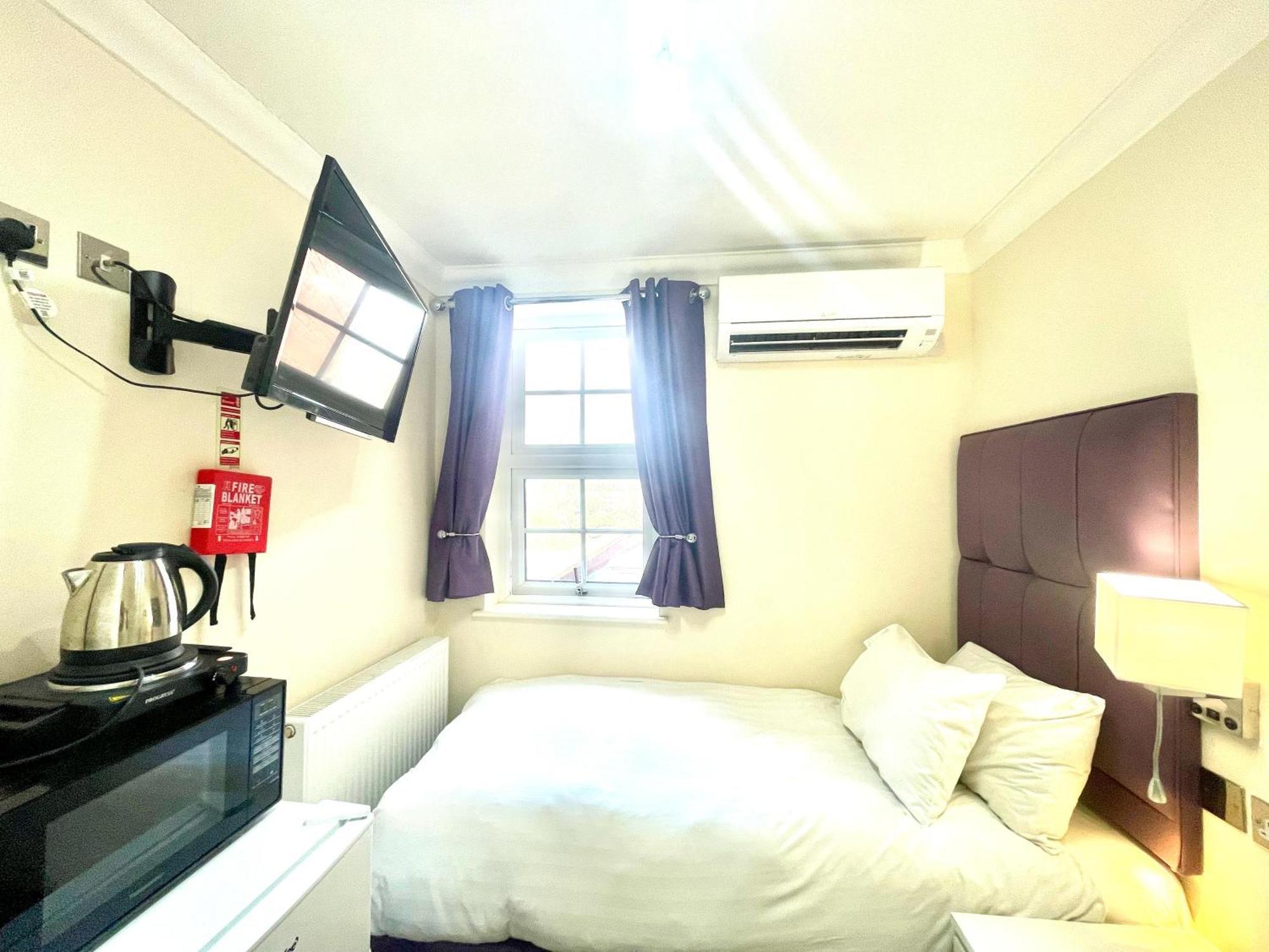 Crompton Guest House Hounslow Dış mekan fotoğraf