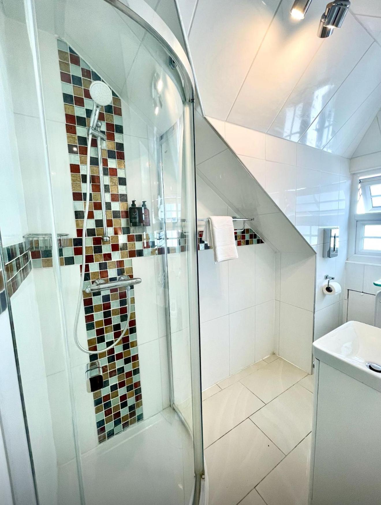 Crompton Guest House Hounslow Dış mekan fotoğraf