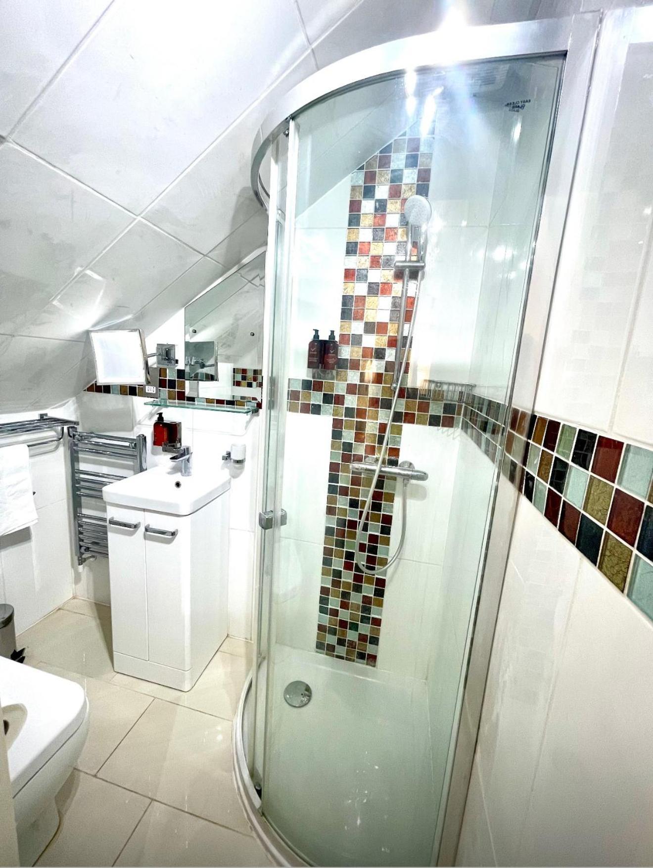 Crompton Guest House Hounslow Dış mekan fotoğraf