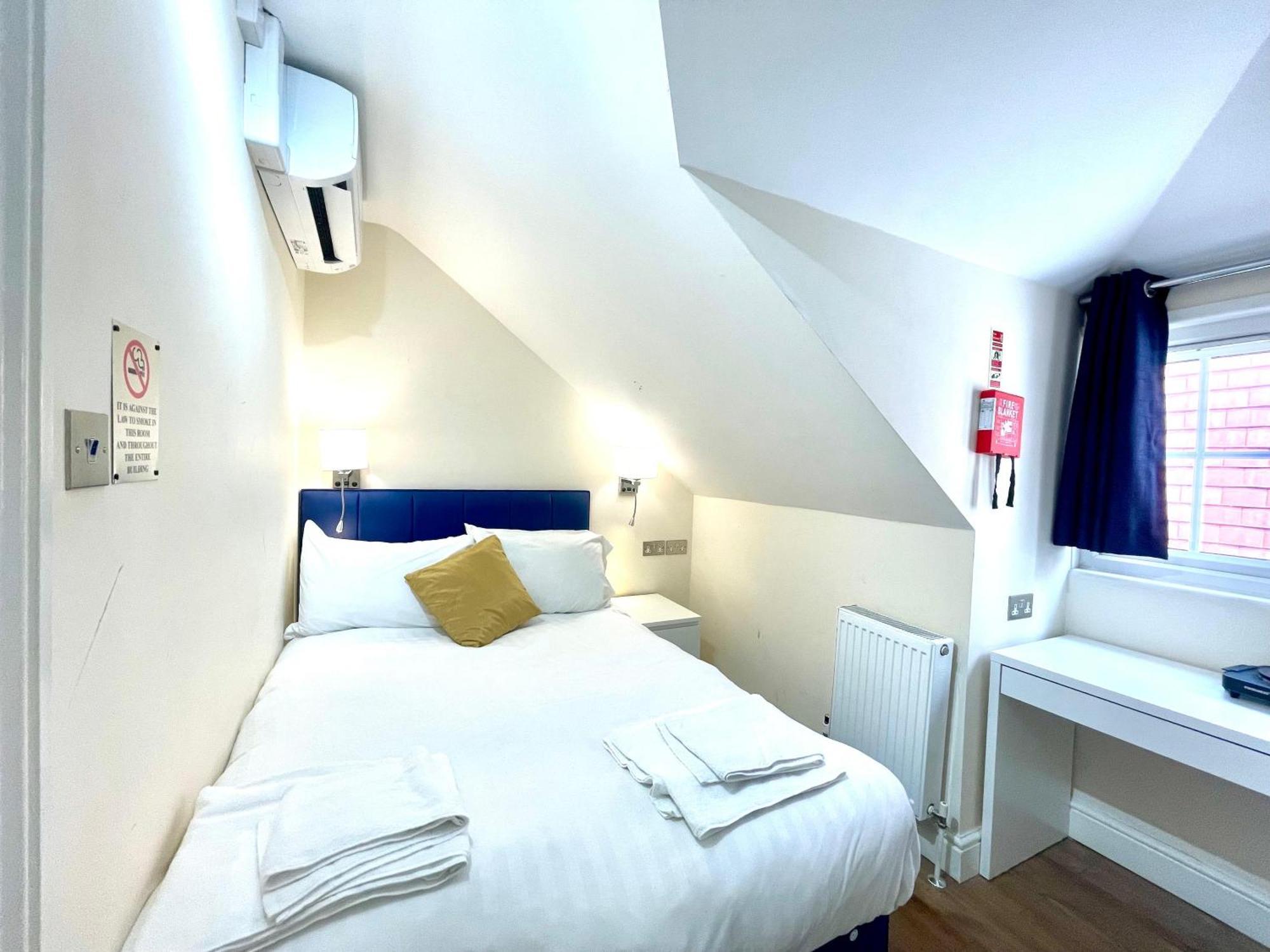 Crompton Guest House Hounslow Dış mekan fotoğraf