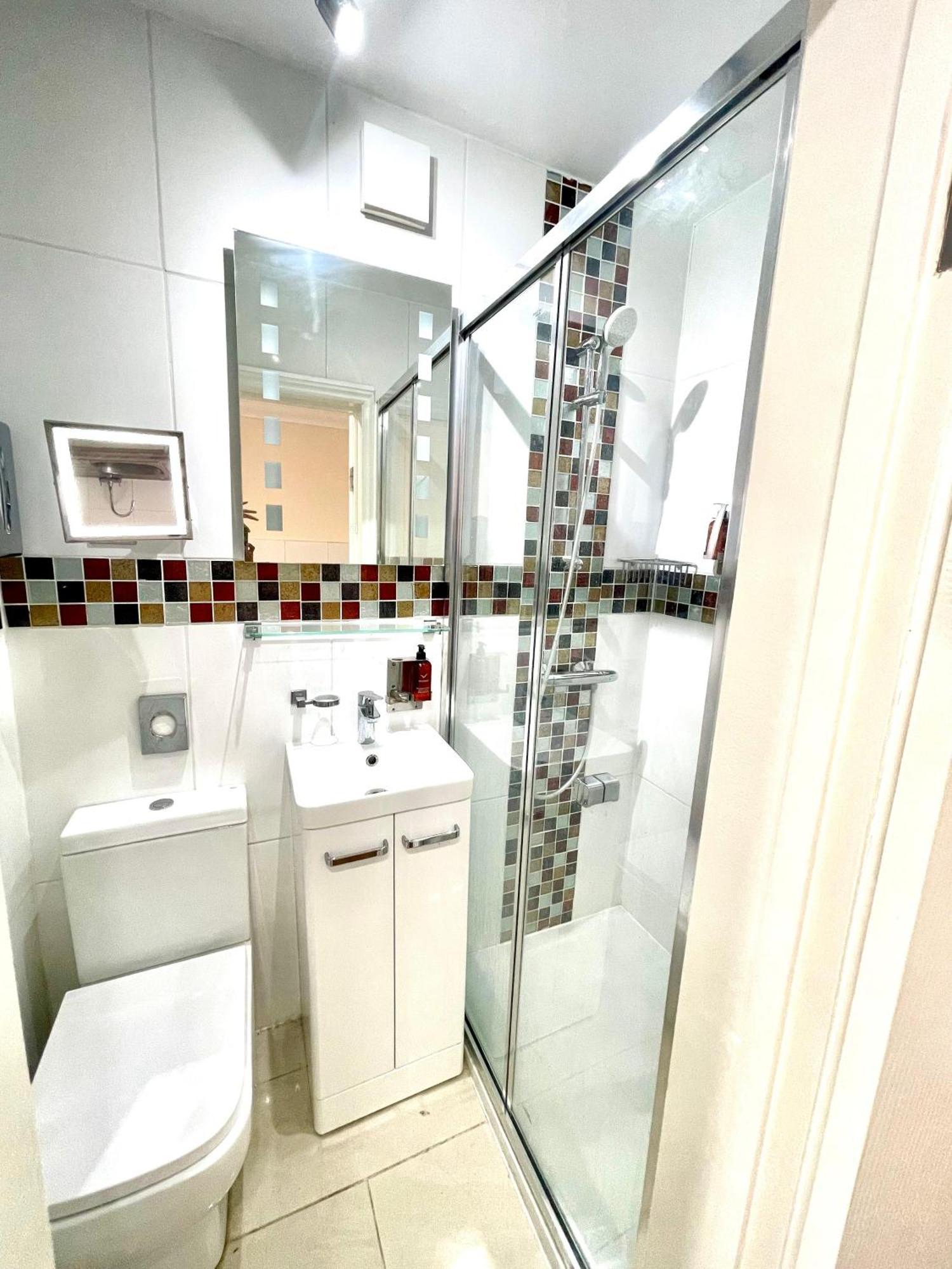 Crompton Guest House Hounslow Dış mekan fotoğraf