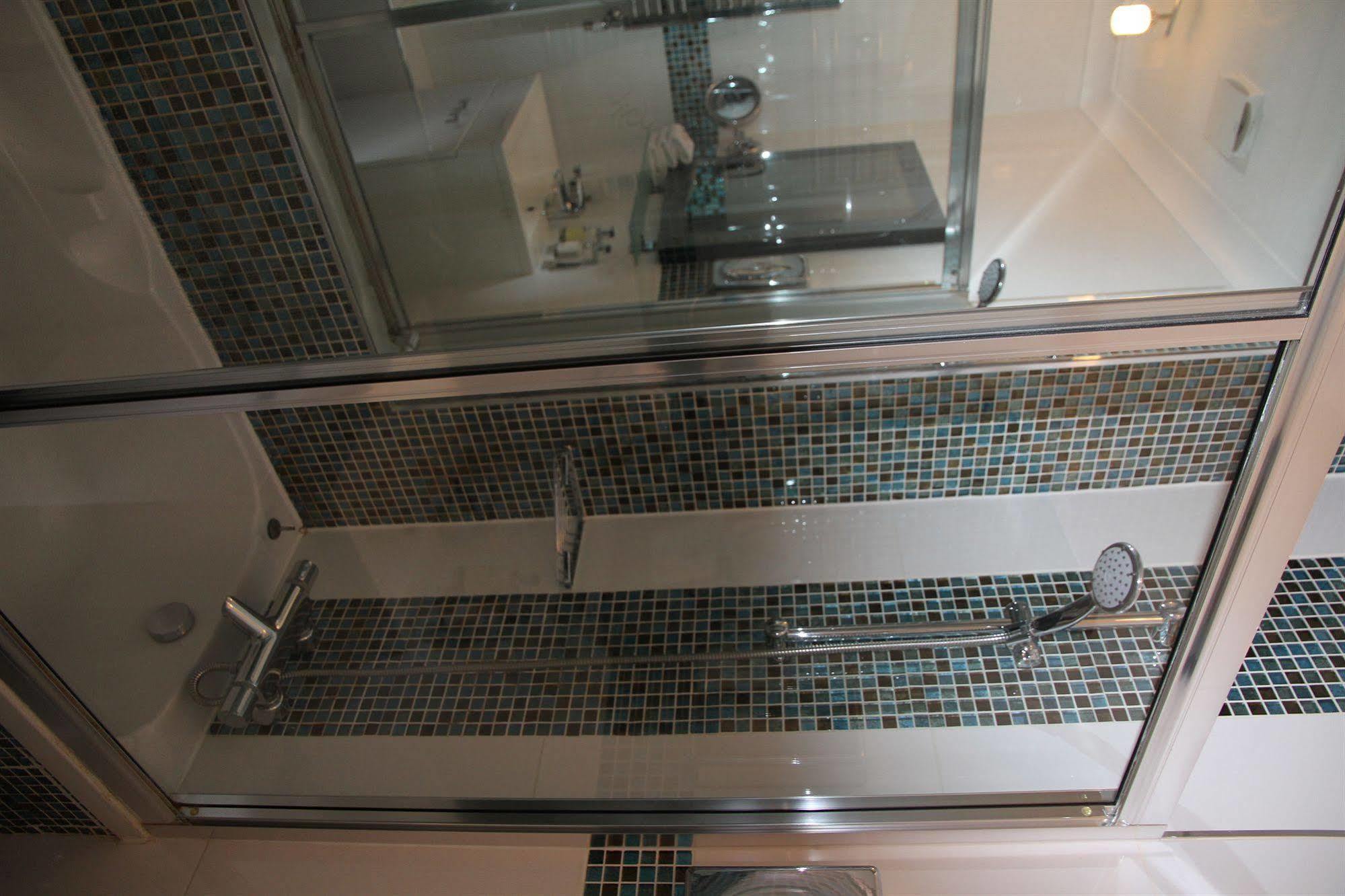 Crompton Guest House Hounslow Dış mekan fotoğraf