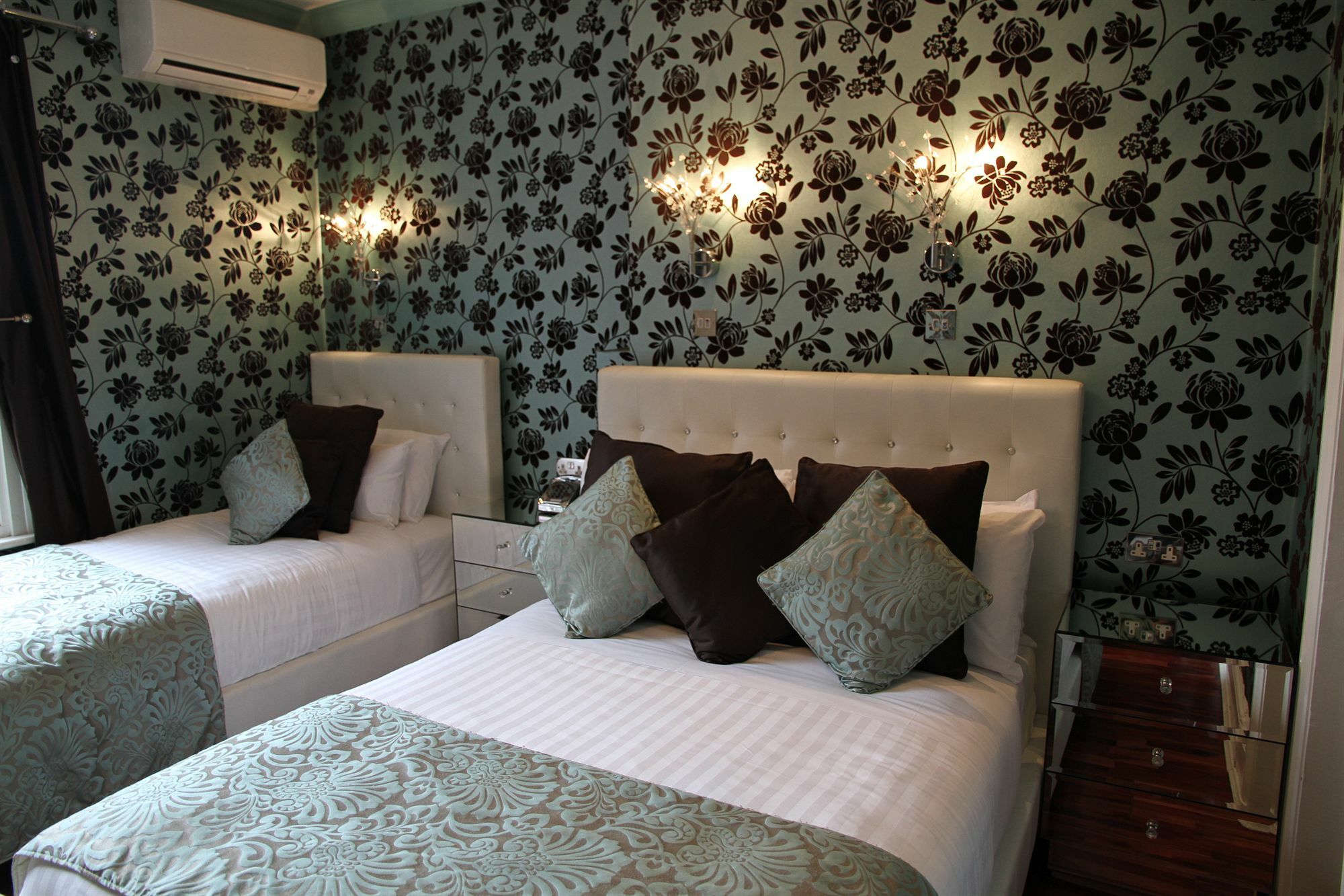 Crompton Guest House Hounslow Dış mekan fotoğraf