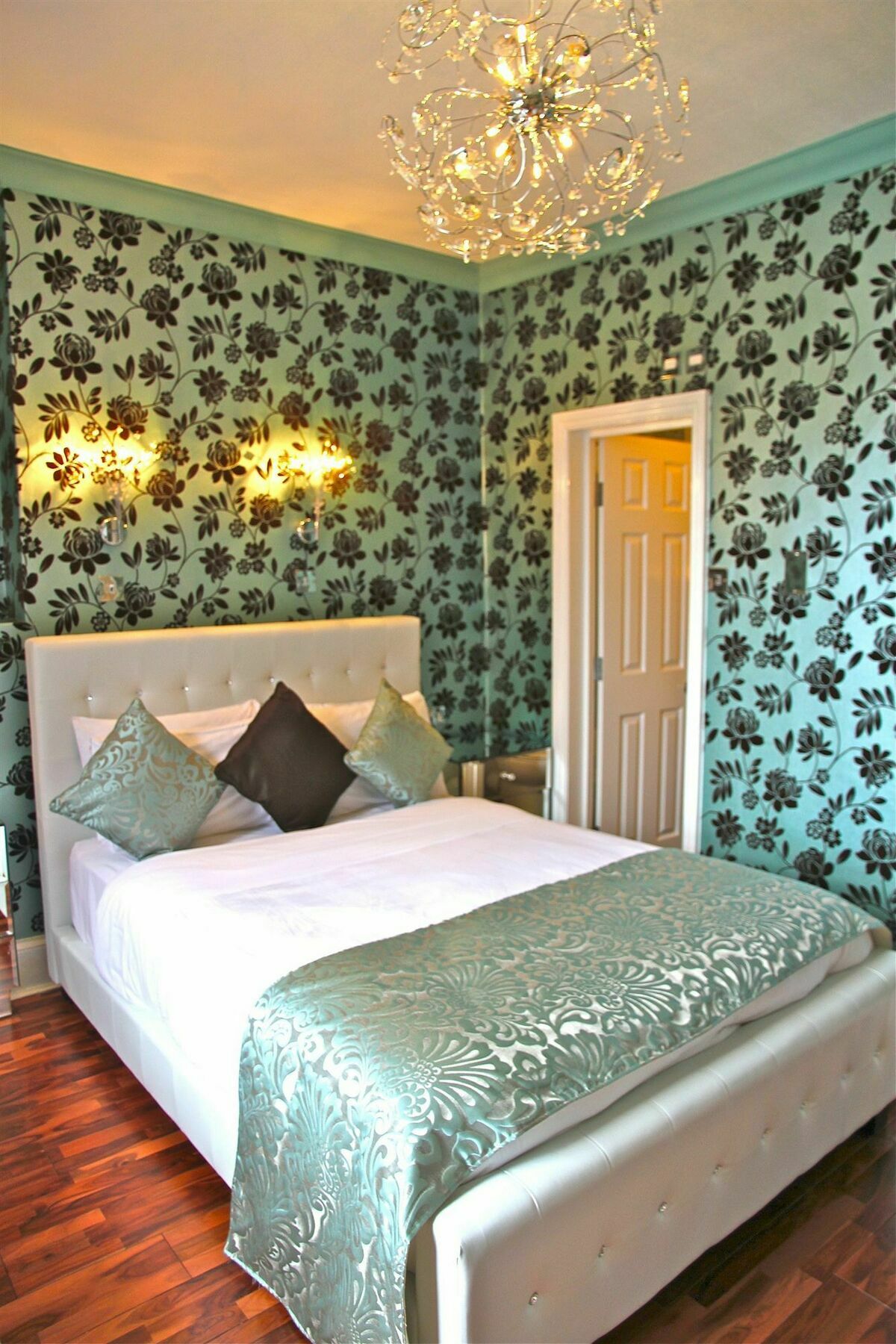 Crompton Guest House Hounslow Dış mekan fotoğraf