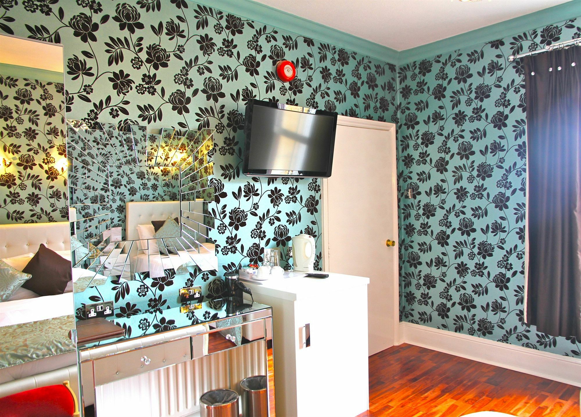 Crompton Guest House Hounslow Dış mekan fotoğraf